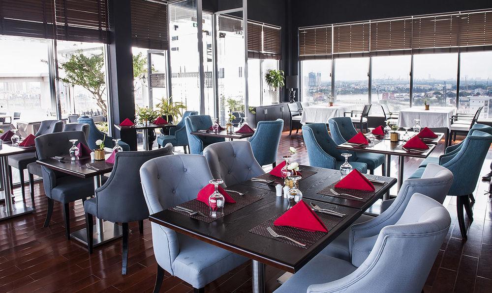 Charm Saigon Khách sạn 4*