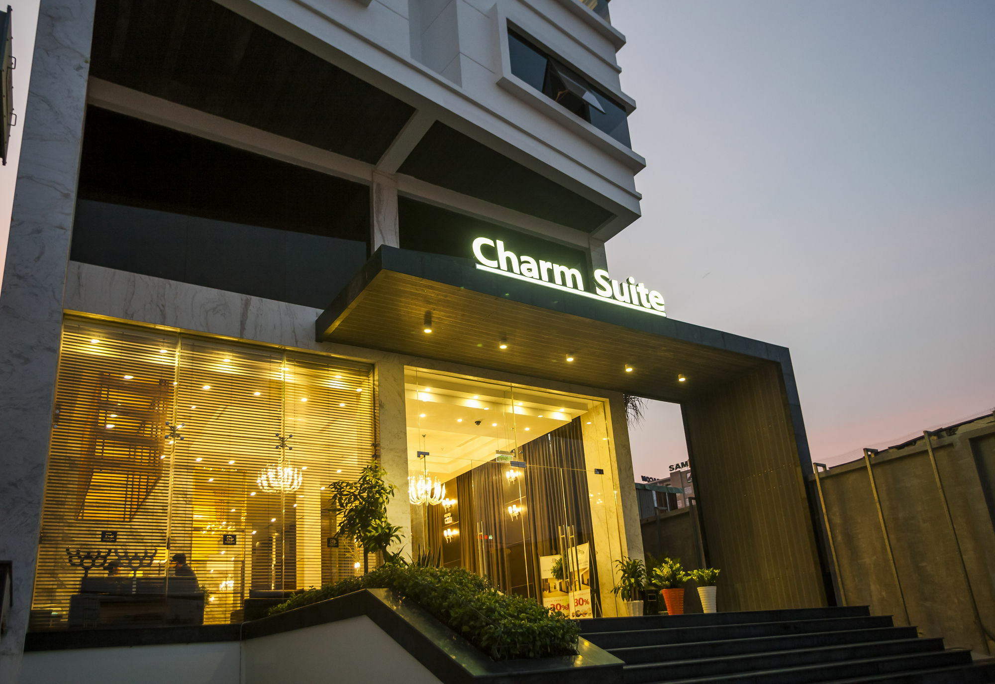 Charm Saigon Khách sạn 4*