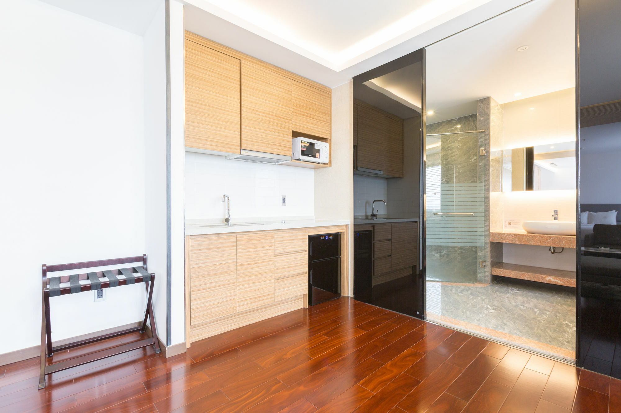 Charm Saigon Khách sạn
