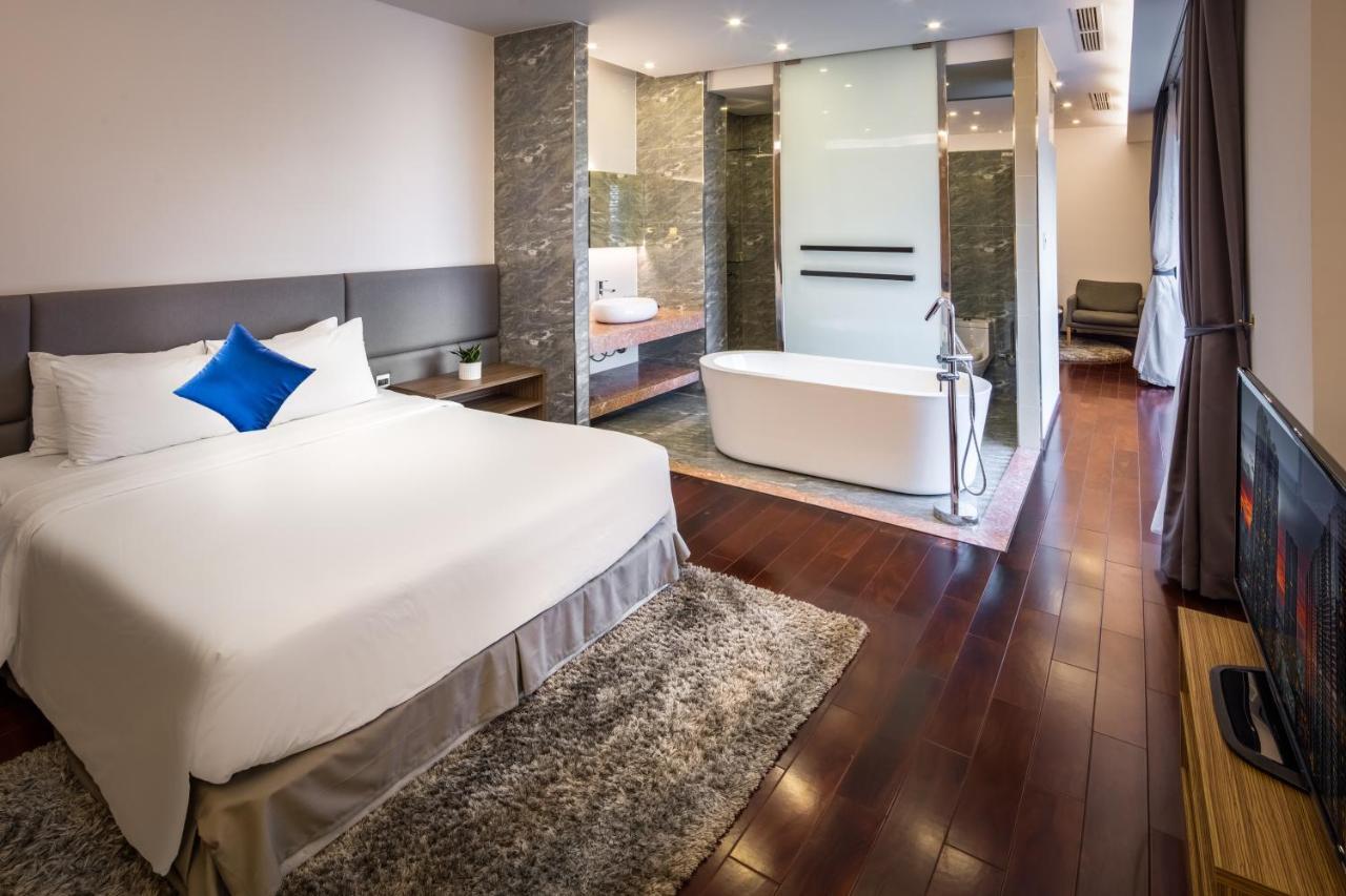 Khách sạn Charm Saigon
